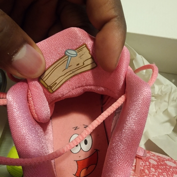 Nike Kyrie 5 “Patrick Star” is one of five sneaker collaboration with box - Picture 3 of 8